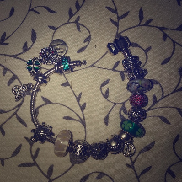 Entire bracelet and charms - Picture 1 of 4